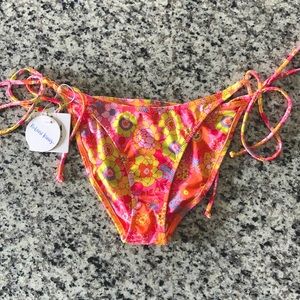 Kulani Kinis Size M Swim Bottom in Sunny Sangria